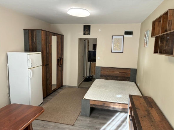 Дава се под наем Едностаен апартамент в Варна, Спортна зала - 27 кв.м за 348.84 € - Снимка #1