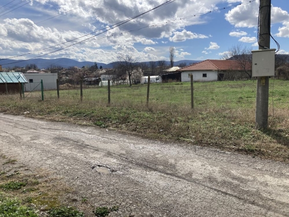 Парцел в Търговище, Изток 1 - 1134 кв.м за 54 €/кв.м - Снимка #1