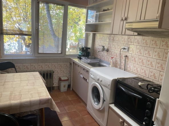 Дава се под наем Тристаен апартамент в Плевен, Идеален център - 70 кв.м за 255 € - Снимка #1