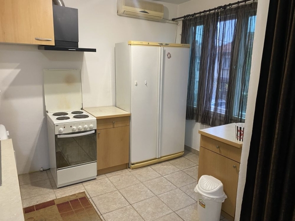 Дава се под наем Тристаен апартамент в Велико Търново, Акация - 1110 кв.м за 382.5 € - Снимка #1