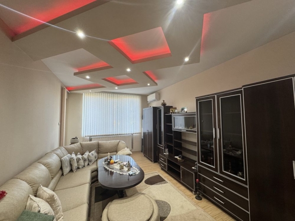 Тристаен апартамент в Търговище, Център - 95 кв.м за 1181 €/кв.м - Снимка #1