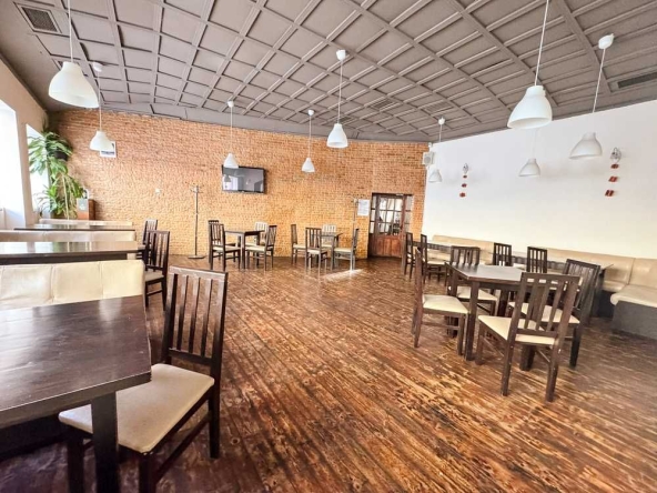 Дава се под наем Заведение в Русе, Център - 318 кв.м за 917.49 € - Снимка #1