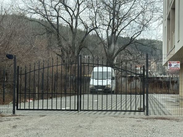 Дава се под наем Гараж / Паркомясто в Перник, Ладовица - 18 кв.м за 39.78 € - Снимка #1