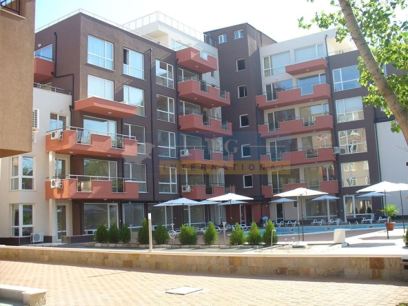 Двустаен апартамент в к.к. Слънчев бряг - 52 кв.м за 687 €/кв.м - Снимка #1