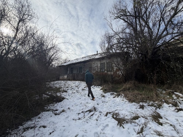 Къща в с. Лобош, Област Перник - 74 кв.м за 137 €/кв.м - Снимка #1