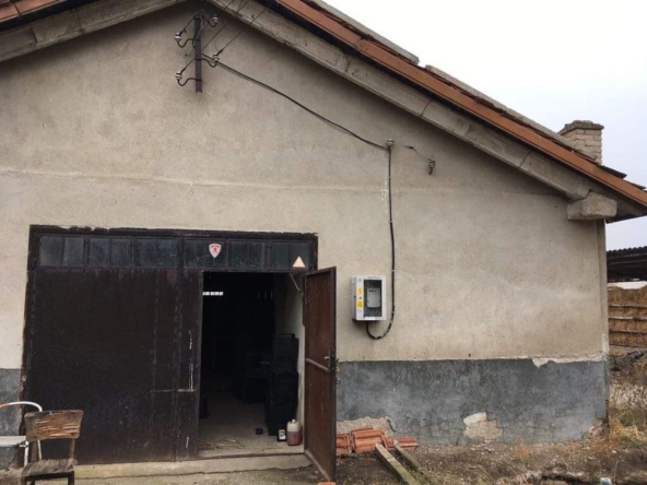 Дава се под наем Склад в Пловдив, Коматево - 650 кв.м за 459 € - Снимка #1