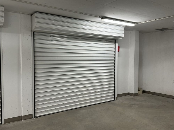 Дава се под наем Гараж / Паркомясто в Плевен, Идеален център - 23 кв.м за 169.32 € - Снимка #1