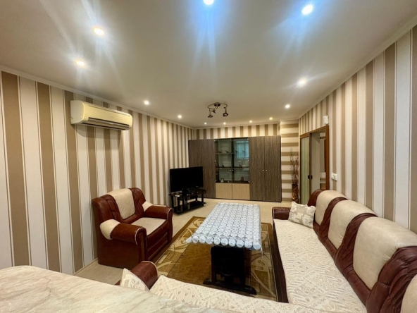 Дава се под наем Тристаен апартамент в Търговище, Запад 2 - 75 кв.м за 278.97 € - Снимка #1