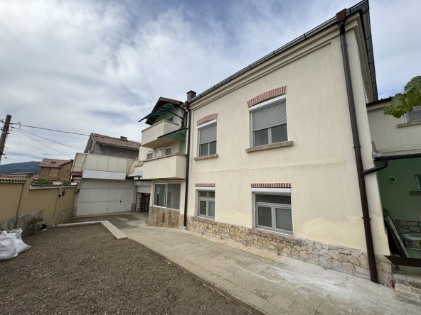 Къща в Казанлък - 220 кв.м за 462 €/кв.м - Снимка #1