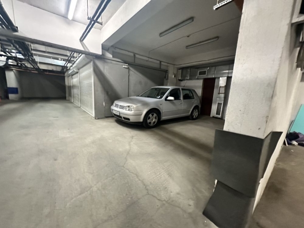 Дава се под наем Гараж / Паркомясто в София, Лозенец - 12 кв.м за 119.34 € - Снимка #1