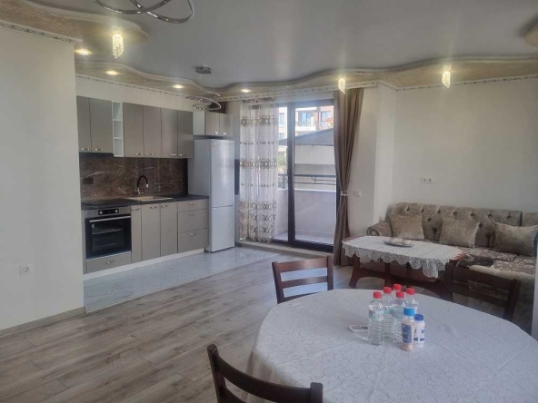 Дава се под наем Тристаен апартамент в Пловдив, Кършияка - 92 кв.м за 648.21 € - Снимка #1