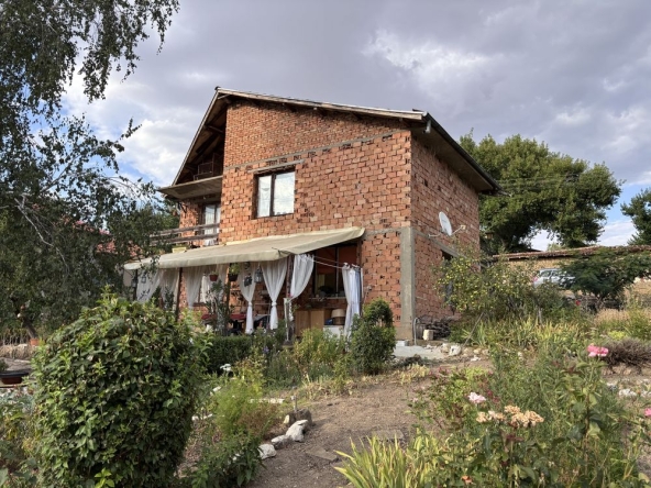 Къща в с. Йорданово, Област Силистра - 190 кв.м за 108 €/кв.м - Снимка #1