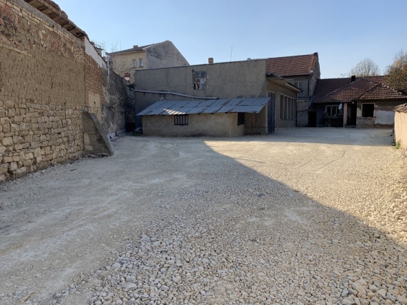 Дава се под наем Склад в Полски Тръмбеш - 265 кв.м за 459 € - Снимка #1