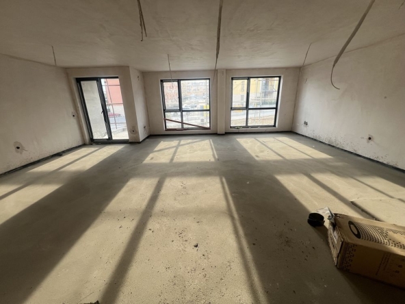 Двустаен апартамент в Варна, м-т Траката - 80 кв.м за 860 €/кв.м - Снимка #1