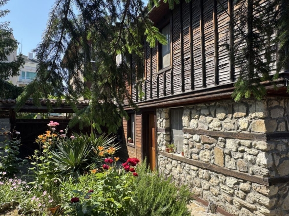 Дава се под наем Къща в Царево - 500 кв.м за 149.43 € - Снимка #1