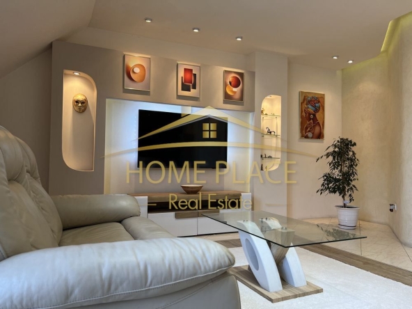 Дава се под наем Тристаен апартамент в Варна, Център - 98 кв.м за 847.62 € - Снимка #1