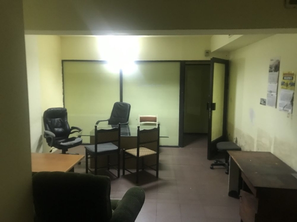 Магазин в Варна, Червен площад - 27 кв.м за 1020 €/кв.м - Снимка #1