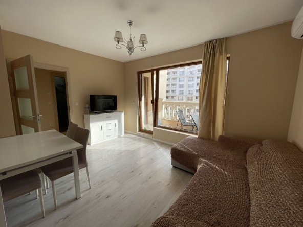 Дава се под наем Двустаен апартамент в Варна, Аспарухово - 52 кв.м за 598.23 € - Снимка #1