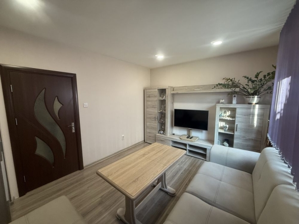 Етаж от къща в Ямбол, Васил Левски - 155 кв.м за 550 €/кв.м - Снимка #1