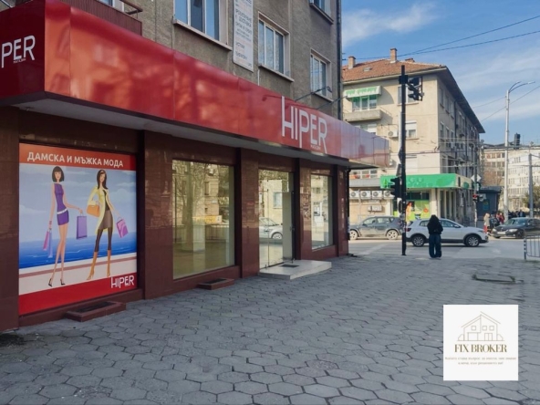Дава се под наем Магазин в Плевен, Идеален център - 150 кв.м за 1595.79 € - Снимка #1