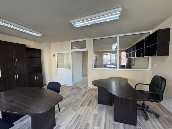 Дава се под наем Офис в Стара Загора, Център - 77 кв.м за 357 € - Снимка #1