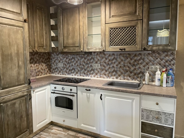 Дава се под наем Тристаен апартамент в Варна, Център - 75 кв.м за 897.6 € - Снимка #1