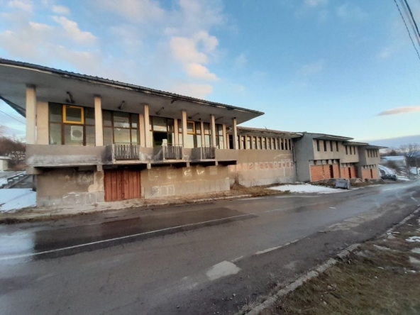 Дава се под наем Склад в с. Расник, Област Перник - 530 кв.м за 209.1 € - Снимка #1