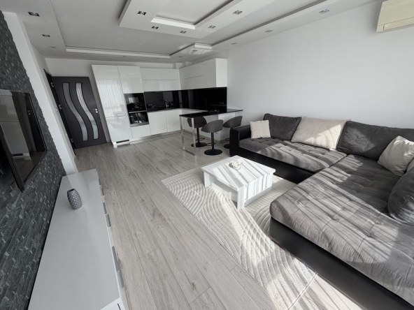 Дава се под наем Тристаен апартамент в Пловдив, Кючук Париж - 105 кв.м за 747.66 € - Снимка #1