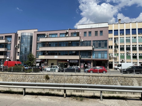 Дава се под наем Офис в Панагюрище - 51 кв.м за 248.88 € - Снимка #1