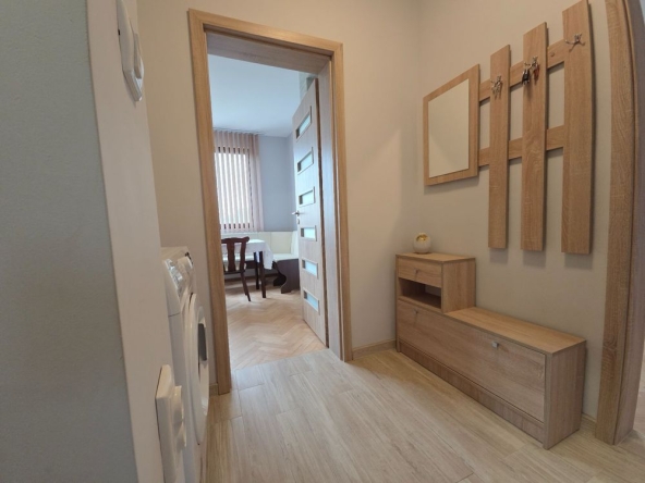 Дава се под наем Двустаен апартамент в Плевен, Идеален център - 51 кв.м за 318.75 € - Снимка #1