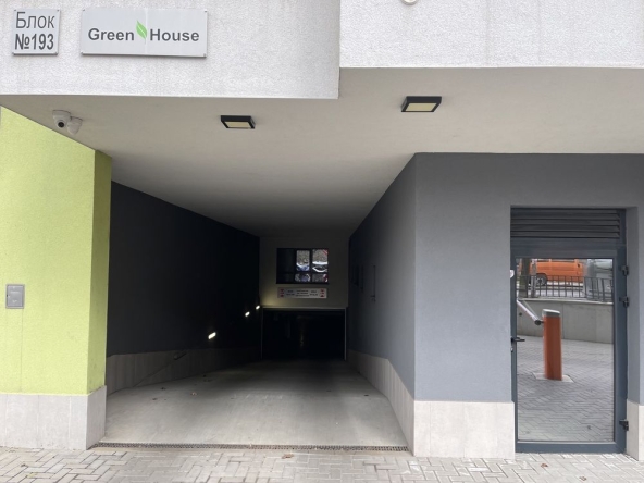 Дава се под наем Гараж / Паркомясто в Бургас, Славейков - 30 кв.м за 39.78 € - Снимка #1