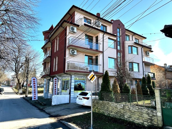 Тристаен апартамент в Исперих - 109 кв.м за 702 €/кв.м - Снимка #1