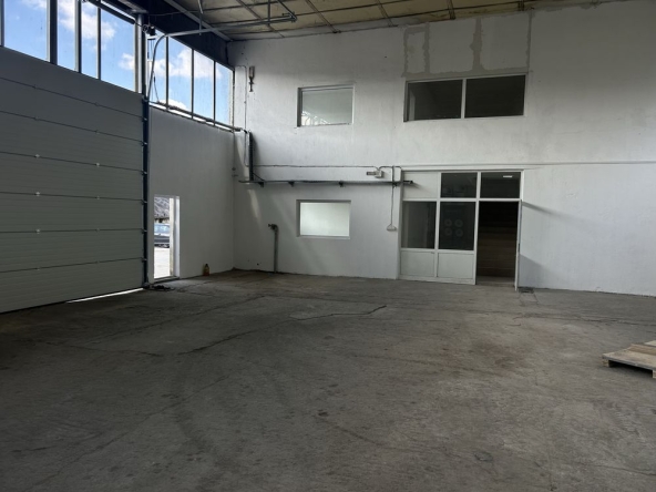 Дава се под наем Промишлена сграда в Габрово, Промишлена зона - 400 кв.м за 2.55 € - Снимка #1