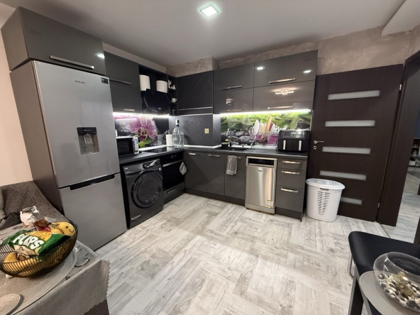 Тристаен апартамент в Казанлък - 65 кв.м за 722 €/кв.м - Снимка #1