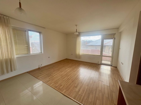 Дава се под наем Двустаен апартамент в Търговище, Вароша - 60 кв.м за 179.52 € - Снимка #1