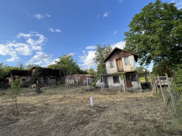 Къща в Плевен, Сторгозия - 1 кв.м за 20400 €/кв.м - Снимка #1