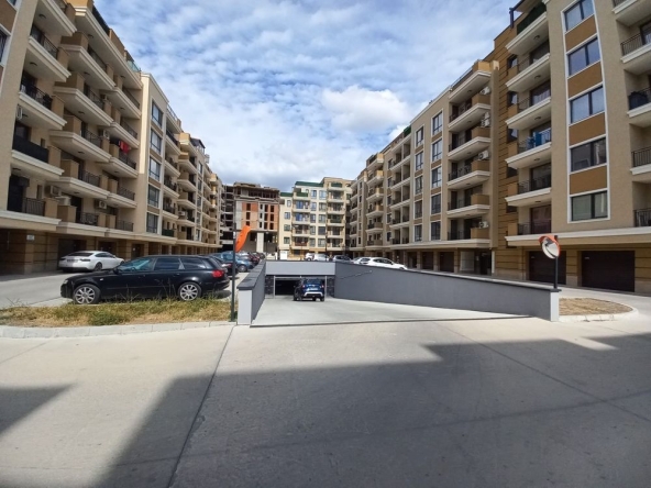 Тристаен апартамент в Варна, Възраждане 1 - 82 кв.м за 1098 €/кв.м - Снимка #1