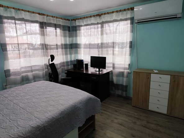 Дава се под наем Етаж от къща в с. Тополи, Област Варна - 100 кв.м за 498.27 € - Снимка #1