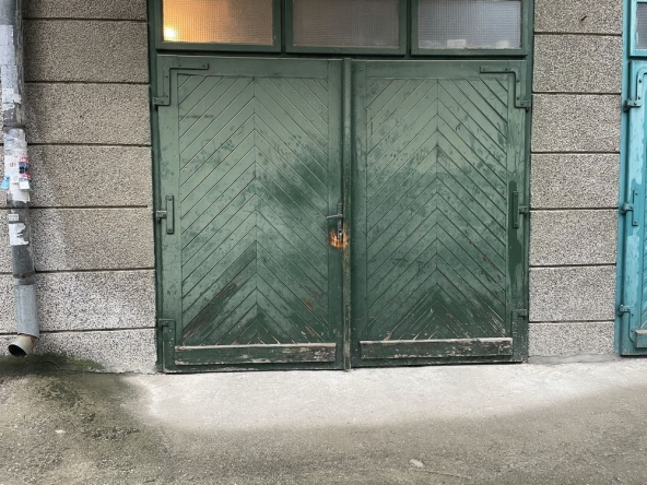 Дава се под наем Гараж / Паркомясто в Велико Търново, Център - 20 кв.м за 49.47 € - Снимка #1