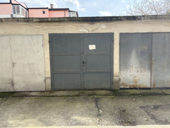 Дава се под наем Гараж / Паркомясто в Стара Загора, Център - 27 кв.м за 89.76 € - Снимка #1