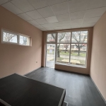 Дава се под наем Магазин в Ихтиман - 17 кв.м за 129.54 € - Снимка #1