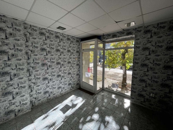 Дава се под наем Магазин в Перник, Ладовица - 15 кв.м за 239.19 € - Снимка #1