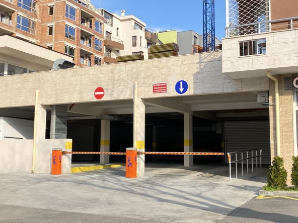 Дава се под наем Гараж / Паркомясто в Бургас, Зорница - 12 кв.м за 79.56 € - Снимка #1