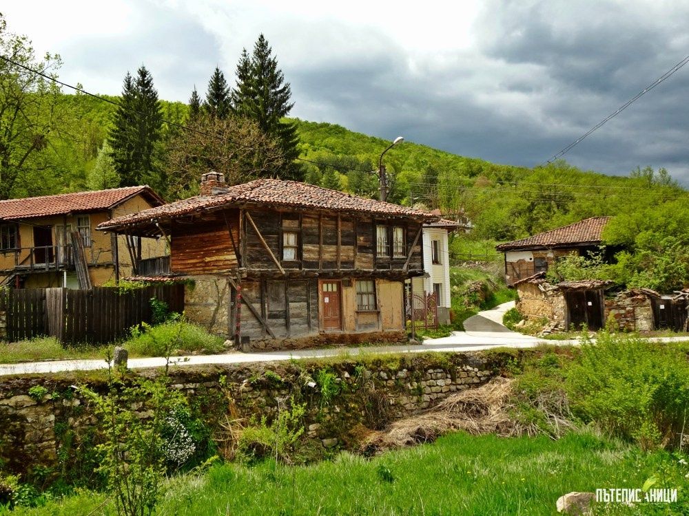 Парцел в с. Свежен, Област Пловдив - 2000 кв.м за 9 €/кв.м - Снимка #1