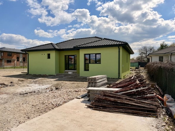 Къща в с. Скутаре, Област Пловдив - 133 кв.м за 878 €/кв.м - Снимка #1