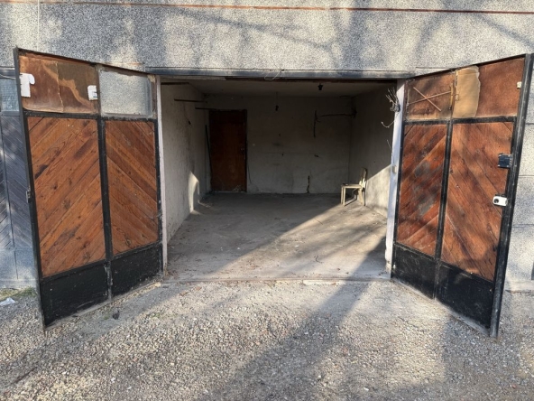 Гараж / Паркомясто в Плевен, Сторгозия - 24 кв.м за 723 €/кв.м - Снимка #1