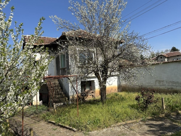 Къща в с. Крапчене, Област Монтана - 400 кв.м за 64 €/кв.м - Снимка #1