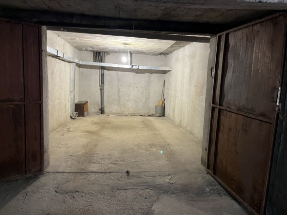 Дава се под наем Гараж / Паркомясто в София, Люлин 8 - 20 кв.м за 129.54 € - Снимка #1