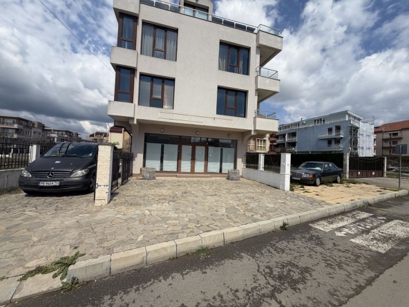 Дава се под наем Офис в Несебър - 100 кв.м за 7979.46 € - Снимка #1
