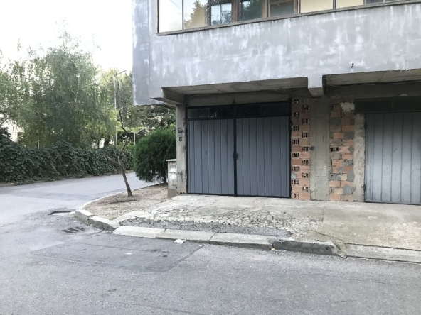 Дава се под наем Гараж / Паркомясто в Ямбол, Яворов - 15 кв.м за 79.56 € - Снимка #1